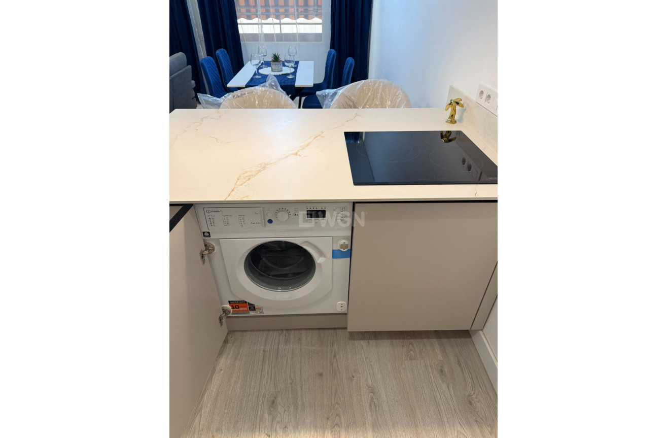 Odsprzedaż - Mieszkanie w bloku - Torrevieja - El Acequión - Los Náufragos