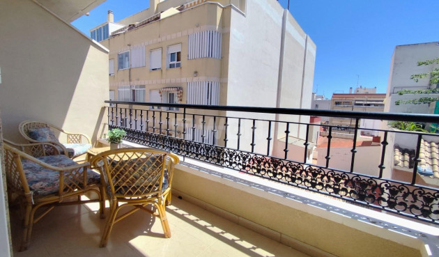 Odsprzedaż - Mieszkanie w bloku - Torrevieja - Centro