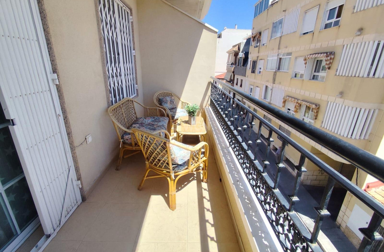Odsprzedaż - Mieszkanie w bloku - Torrevieja - Centro