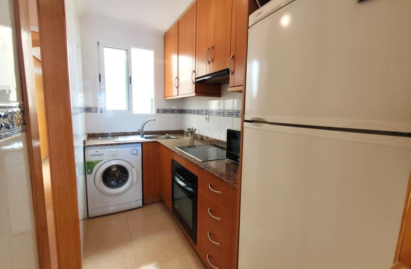 Odsprzedaż - Mieszkanie w bloku - Torrevieja - Centro