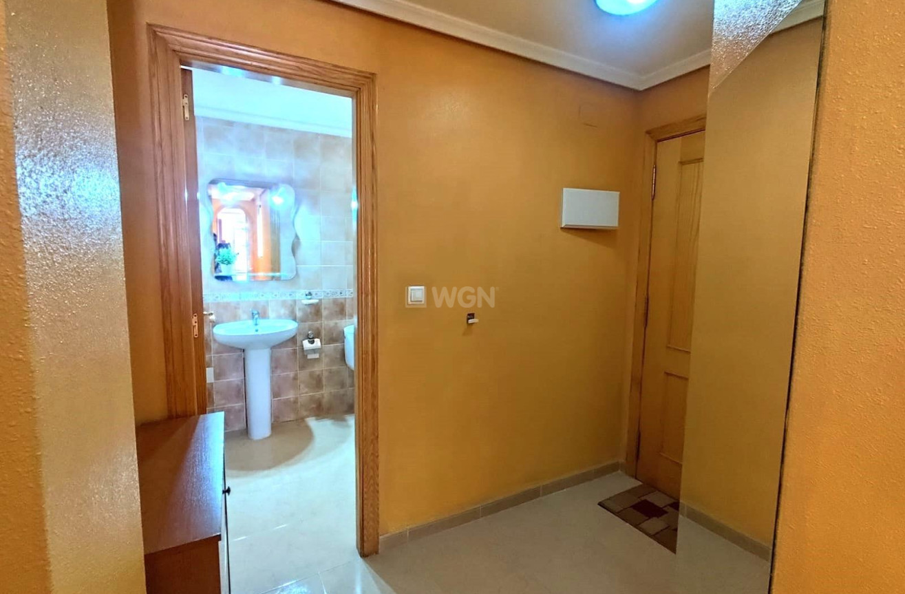 Odsprzedaż - Mieszkanie w bloku - Torrevieja - Centro