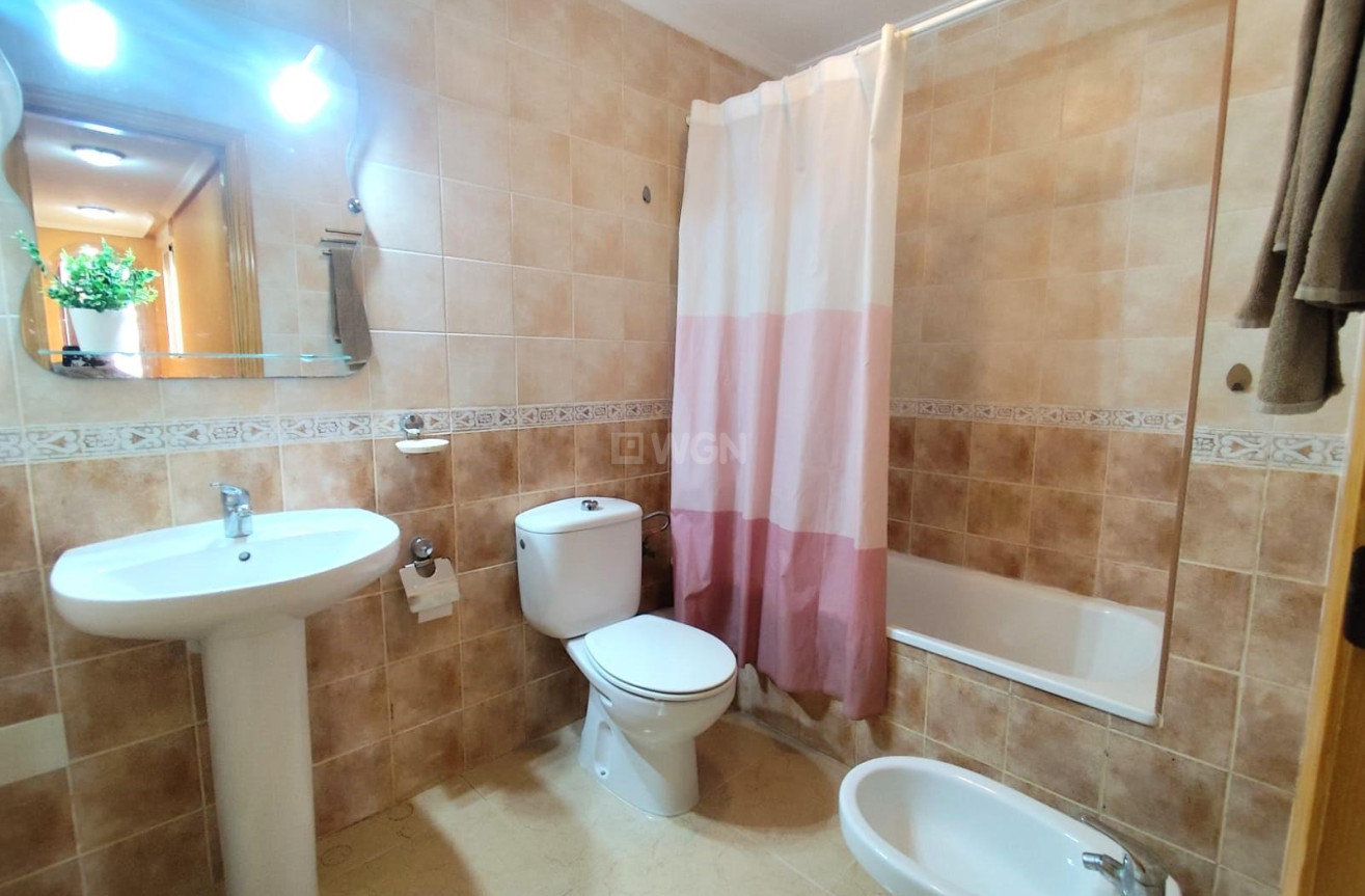 Odsprzedaż - Mieszkanie w bloku - Torrevieja - Centro