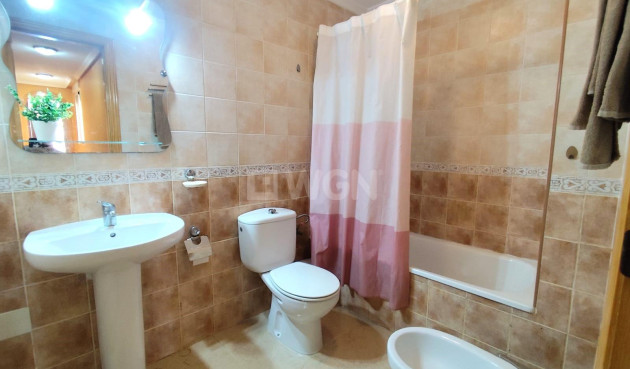 Odsprzedaż - Mieszkanie w bloku - Torrevieja - Centro