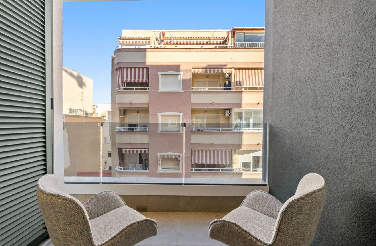 Odsprzedaż - Mieszkanie w bloku - Torrevieja - Playa del Cura