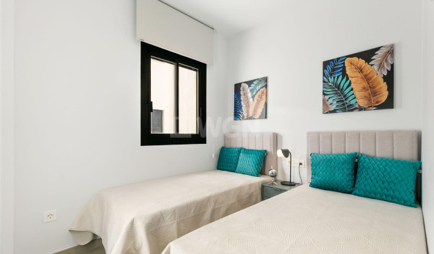 Odsprzedaż - Mieszkanie w bloku - Torrevieja - Playa del Cura