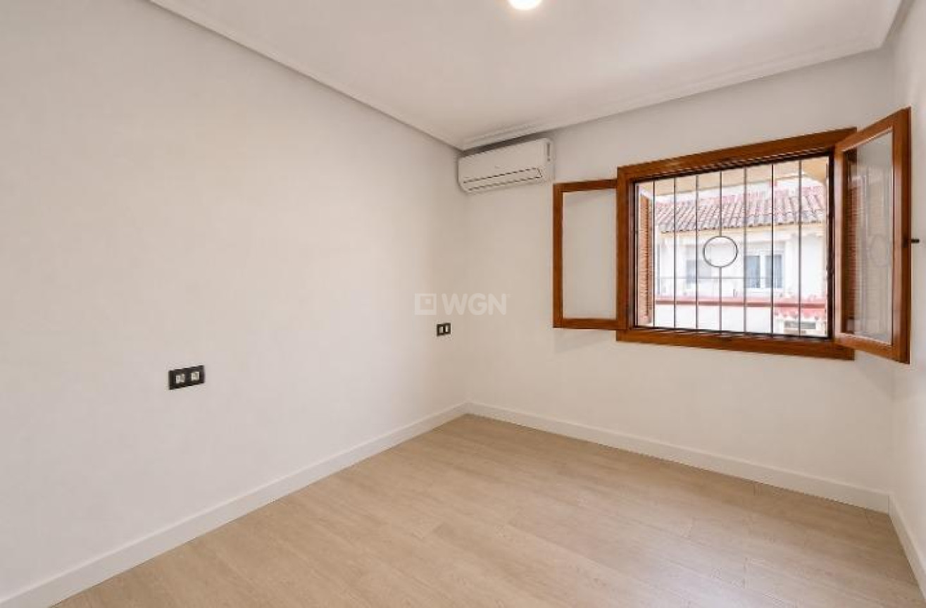 Odsprzedaż - Mieszkanie w bloku - Torrevieja - Acequion