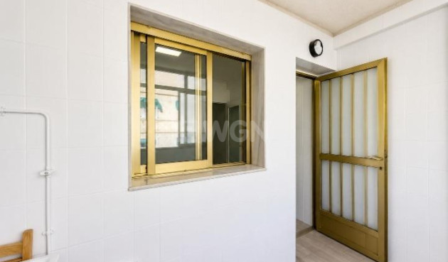 Odsprzedaż - Mieszkanie w bloku - Torrevieja - Acequion