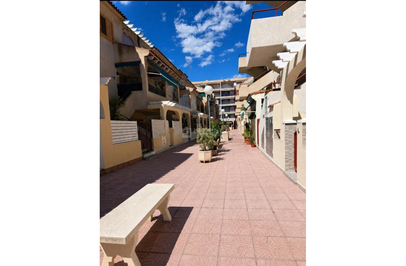 Odsprzedaż - Mieszkanie w bloku - Torrevieja - Acequion
