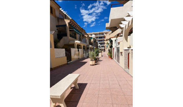 Odsprzedaż - Mieszkanie w bloku - Torrevieja - Acequion