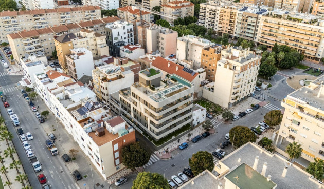 Nowy budynek - Daszek - Málaga - Parque del Oeste