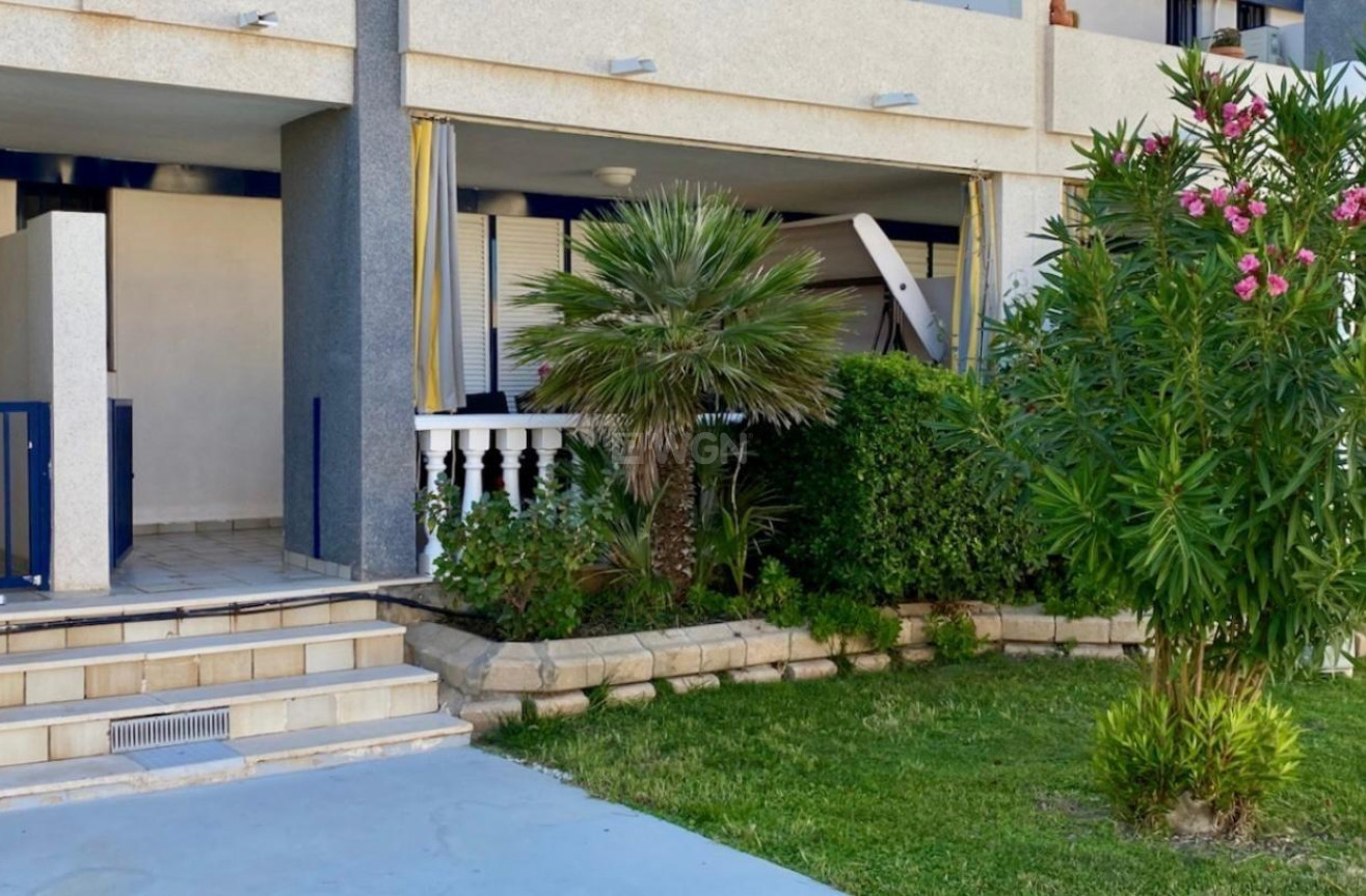 Odsprzedaż - Mieszkanie w bloku - Torrevieja - Torre La Mata