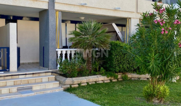 Odsprzedaż - Mieszkanie w bloku - Torrevieja - Torre La Mata