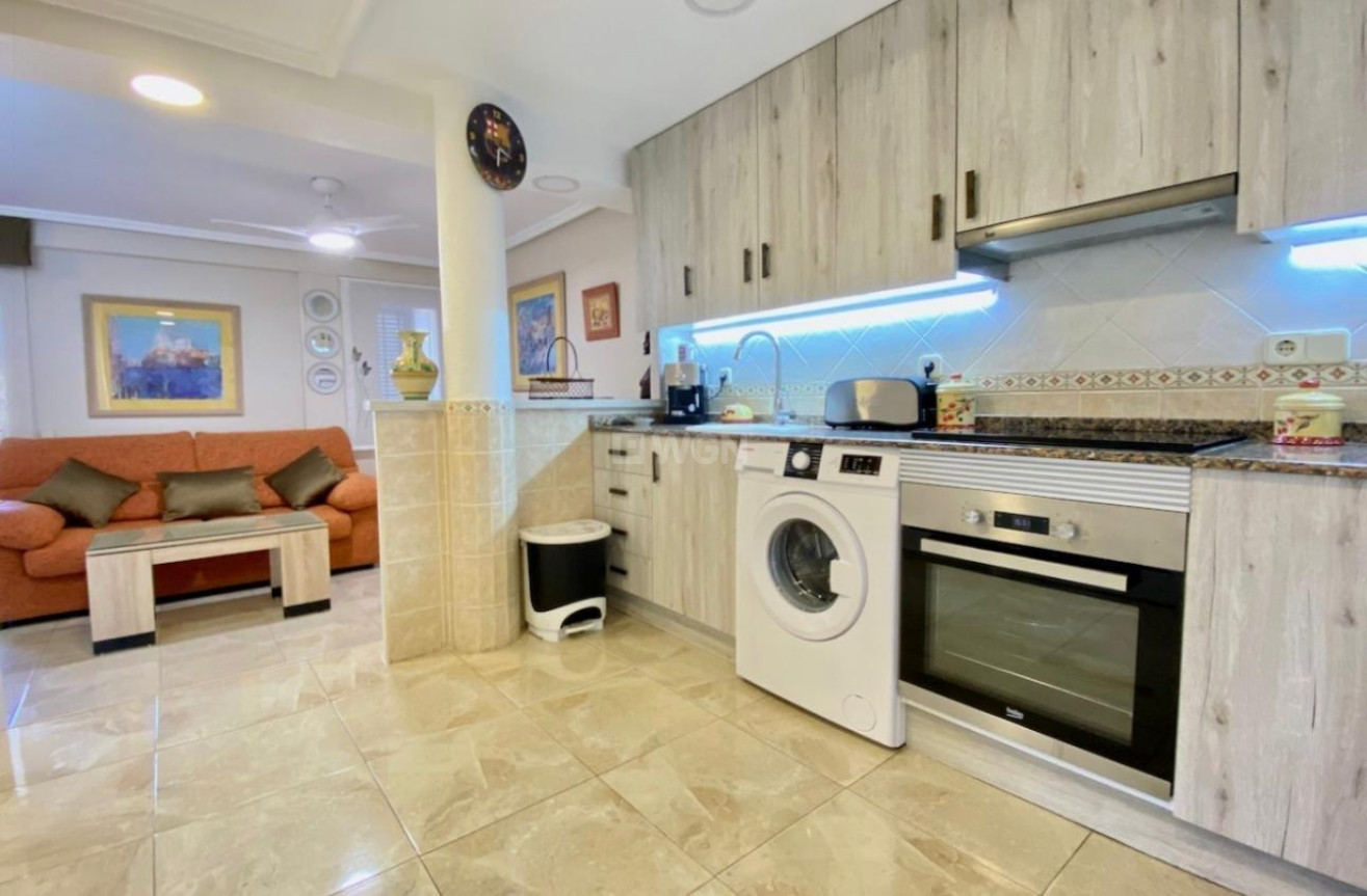 Odsprzedaż - Mieszkanie w bloku - Torrevieja - Torre La Mata