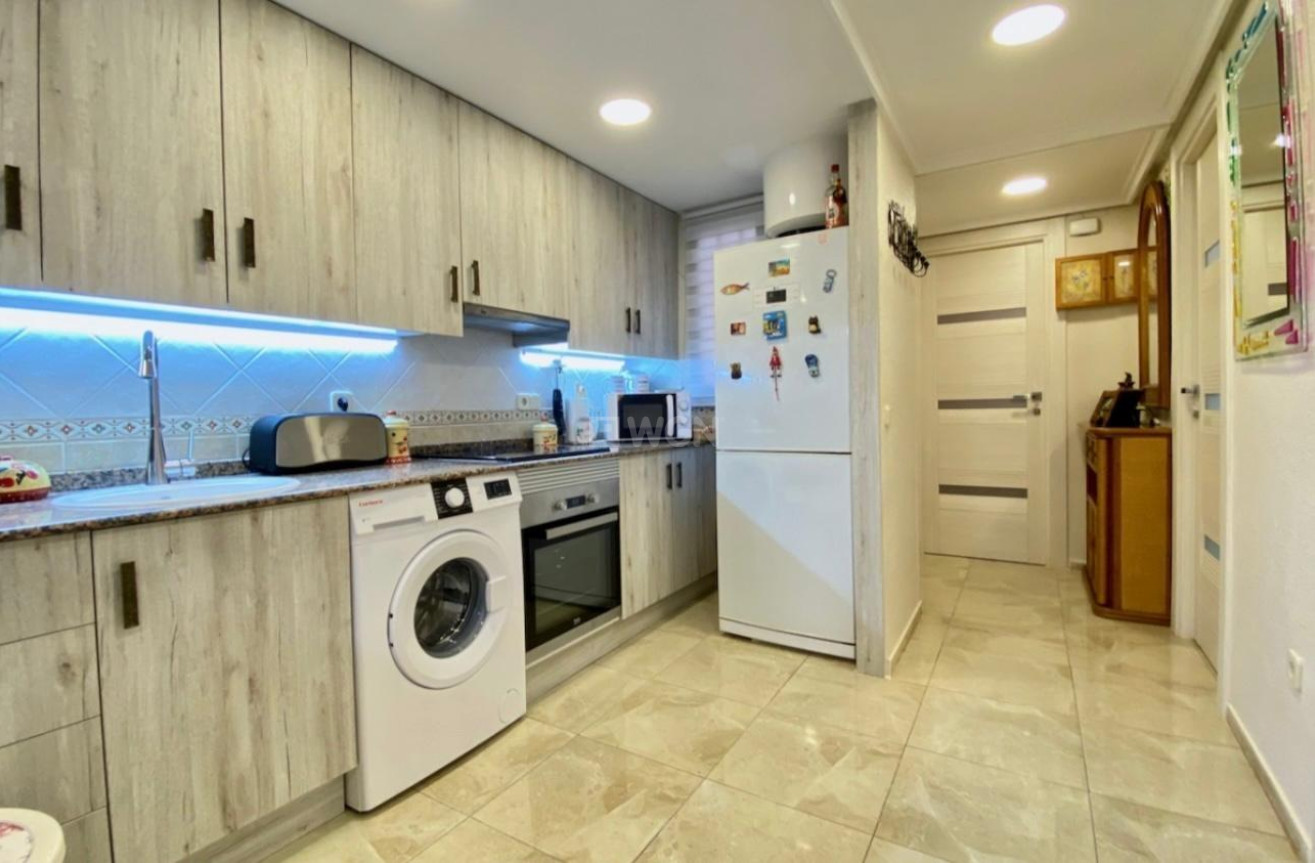 Odsprzedaż - Mieszkanie w bloku - Torrevieja - Torre La Mata