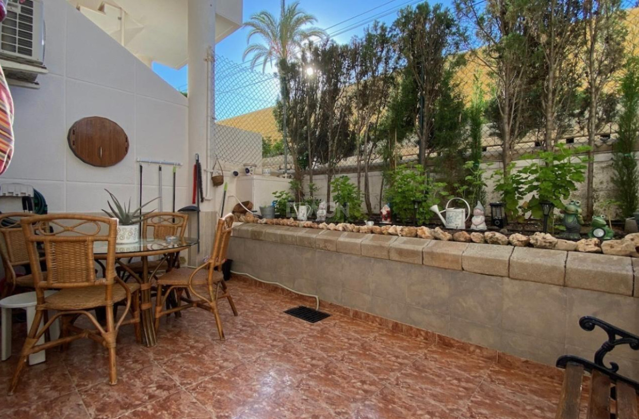 Odsprzedaż - Mieszkanie w bloku - Torrevieja - Torre La Mata