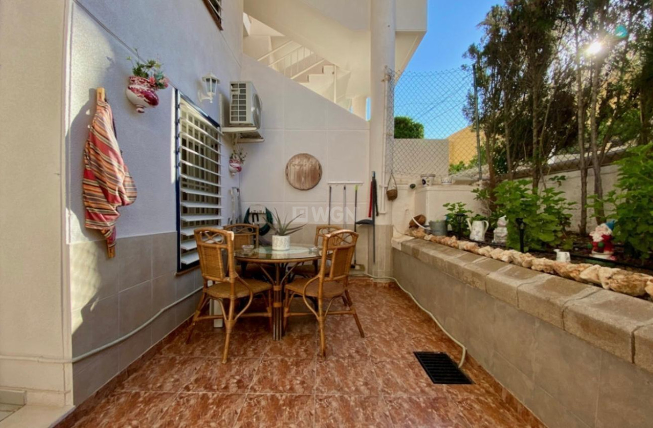 Odsprzedaż - Mieszkanie w bloku - Torrevieja - Torre La Mata
