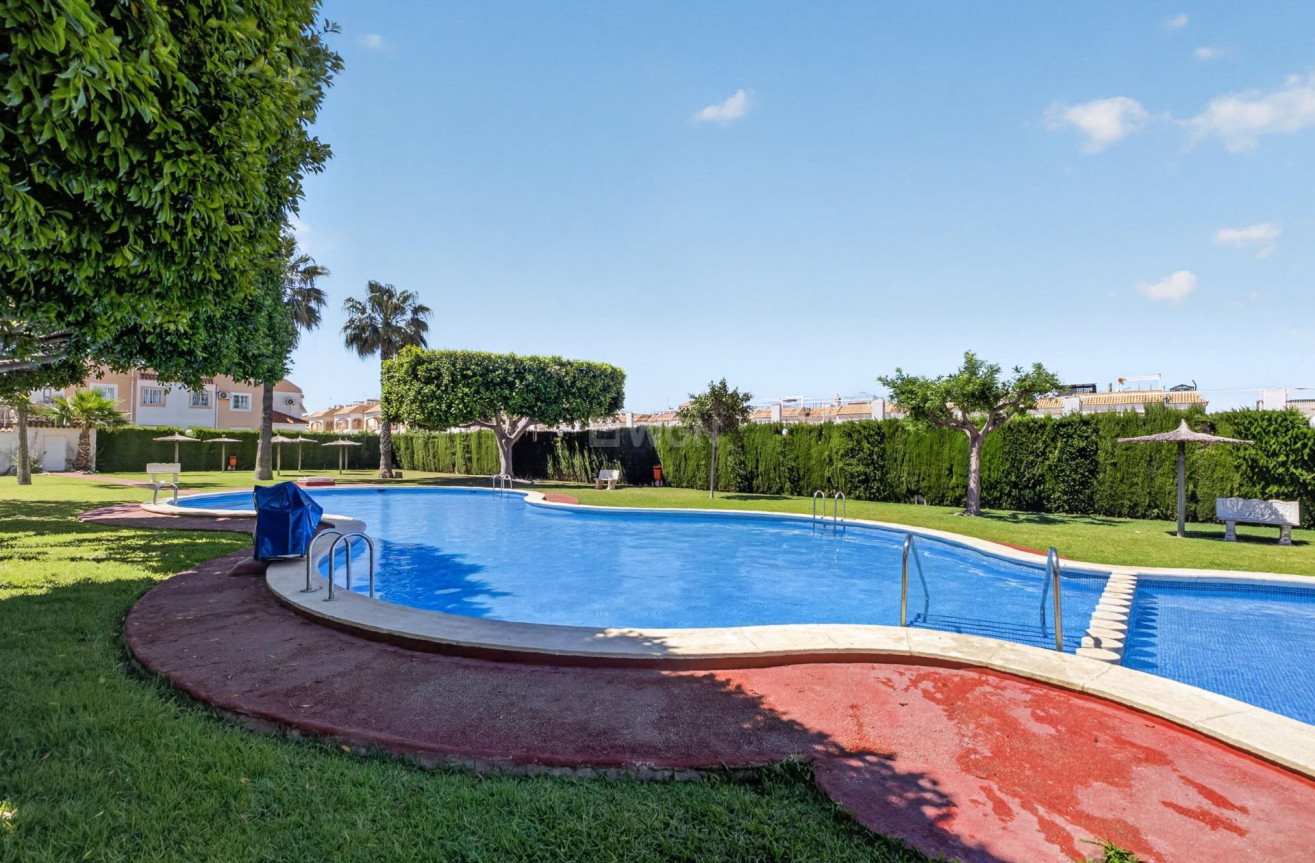 Odsprzedaż - Mieszkanie w bloku - Torrevieja - El Limonar