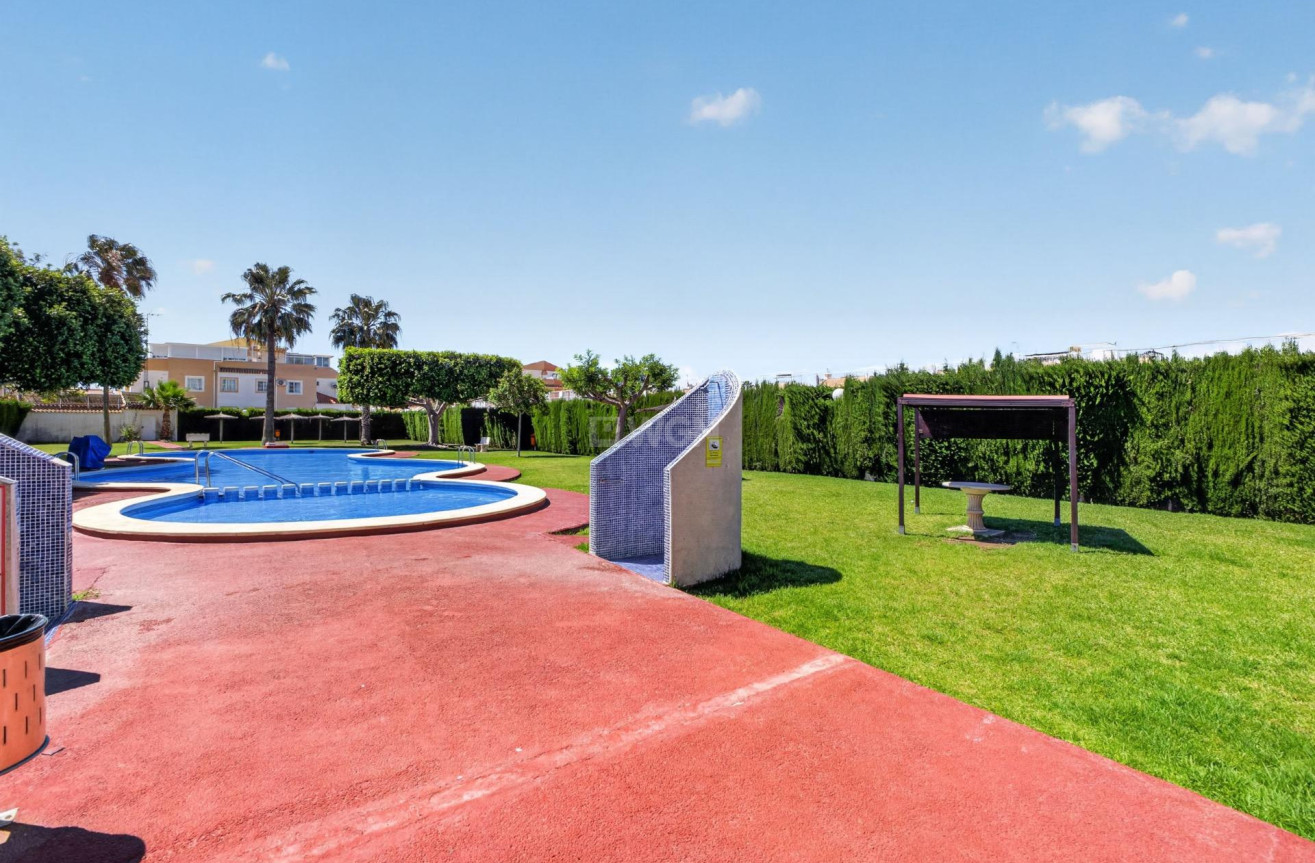 Odsprzedaż - Mieszkanie w bloku - Torrevieja - El Limonar