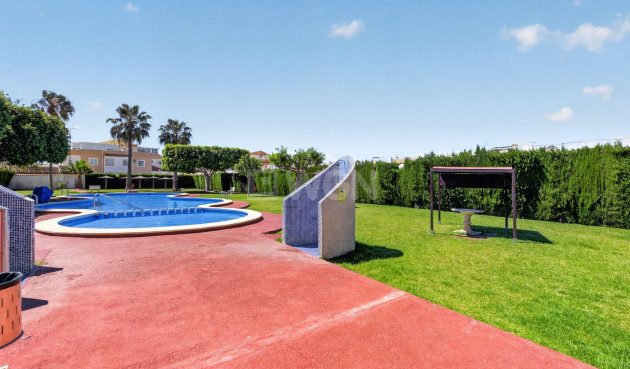 Odsprzedaż - Mieszkanie w bloku - Torrevieja - El Limonar