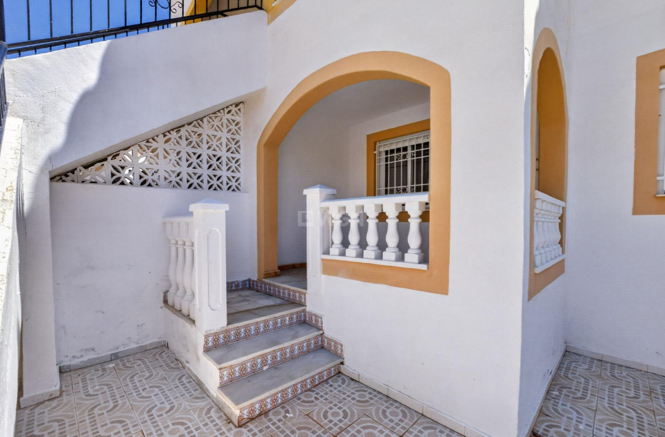 Odsprzedaż - Mieszkanie w bloku - Torrevieja - El Limonar