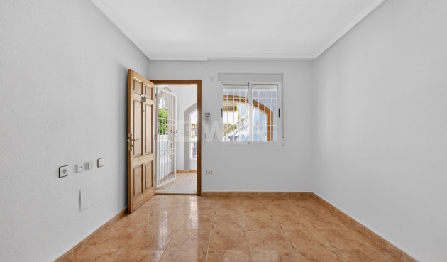 Odsprzedaż - Mieszkanie w bloku - Torrevieja - El Limonar