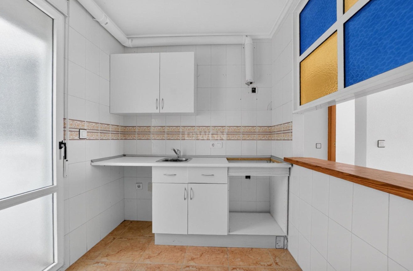 Odsprzedaż - Mieszkanie w bloku - Torrevieja - El Limonar