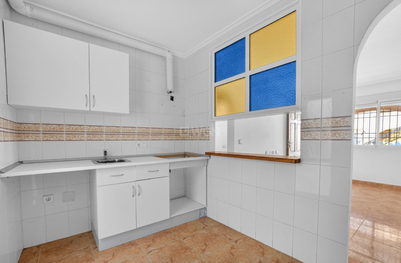 Odsprzedaż - Mieszkanie w bloku - Torrevieja - El Limonar