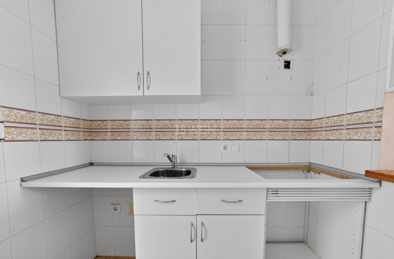 Odsprzedaż - Mieszkanie w bloku - Torrevieja - El Limonar