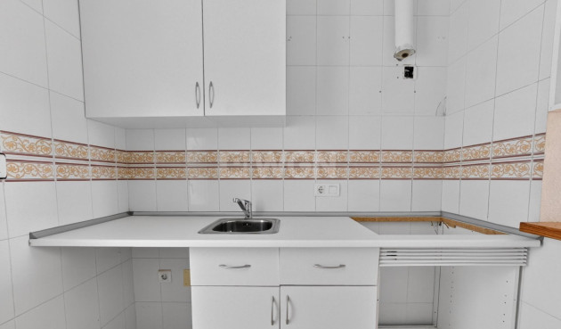 Odsprzedaż - Mieszkanie w bloku - Torrevieja - El Limonar