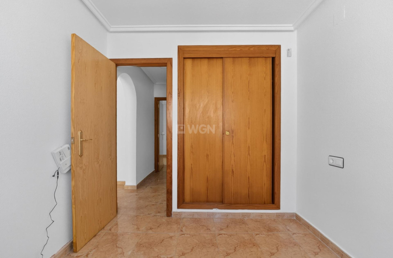 Odsprzedaż - Mieszkanie w bloku - Torrevieja - El Limonar