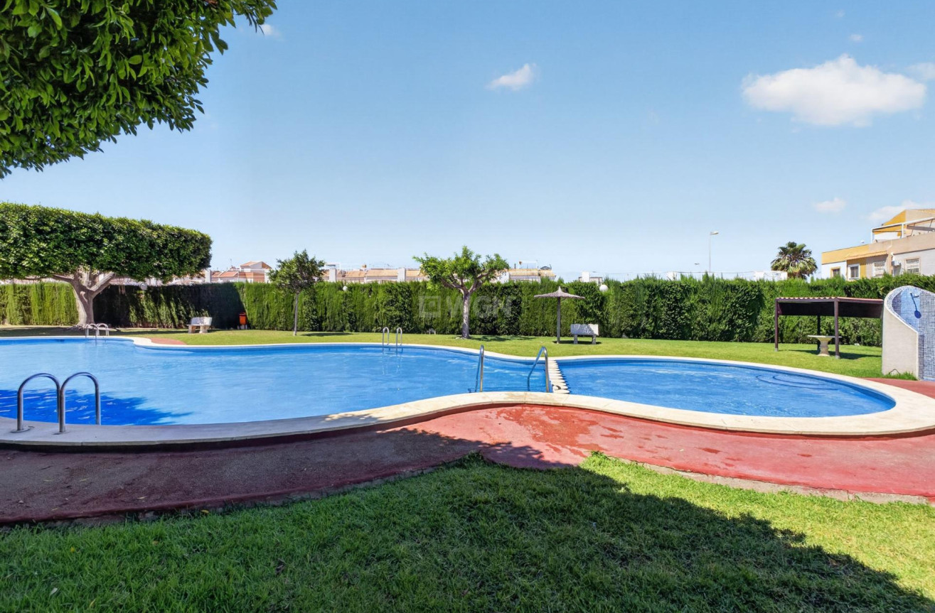 Odsprzedaż - Mieszkanie w bloku - Torrevieja - El Limonar