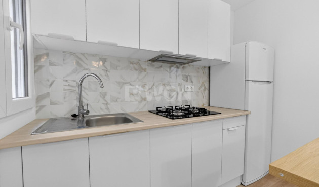 Odsprzedaż - Mieszkanie w bloku - Torrevieja - Centro