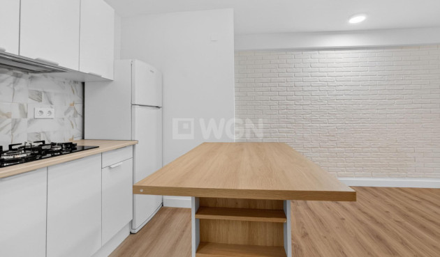 Odsprzedaż - Mieszkanie w bloku - Torrevieja - Centro