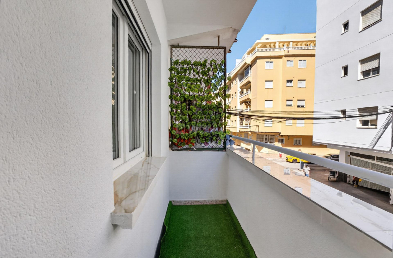 Odsprzedaż - Mieszkanie w bloku - Torrevieja - Centro