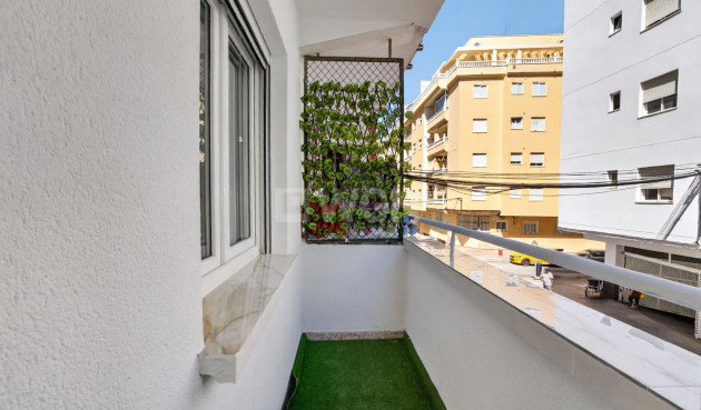 Odsprzedaż - Mieszkanie w bloku - Torrevieja - Centro
