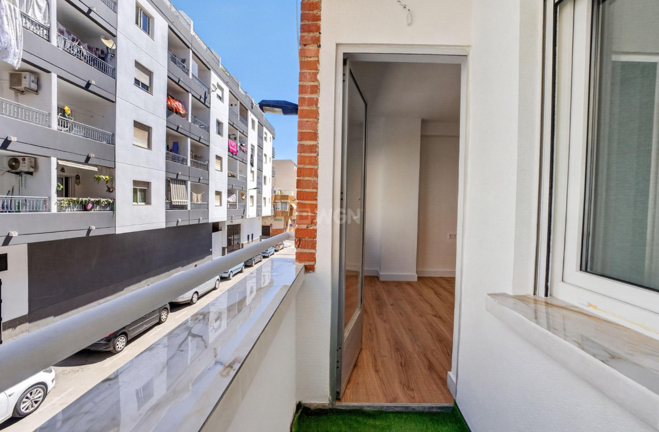 Odsprzedaż - Mieszkanie w bloku - Torrevieja - Centro