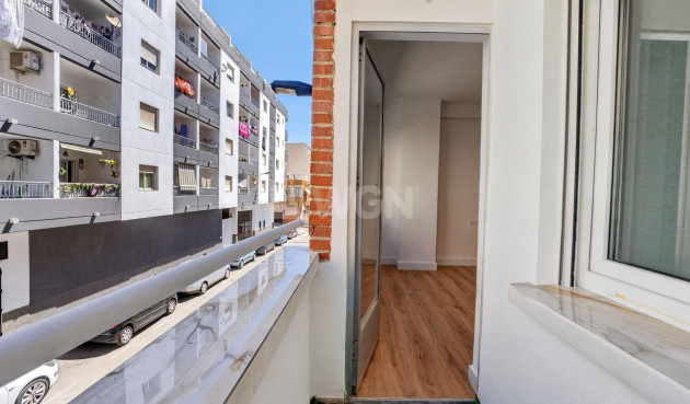 Odsprzedaż - Mieszkanie w bloku - Torrevieja - Centro