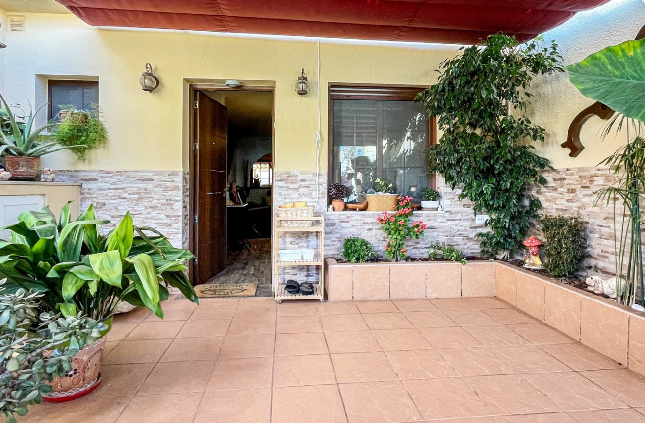Odsprzedaż - Kamienica - Torrevieja - Costa Blanca