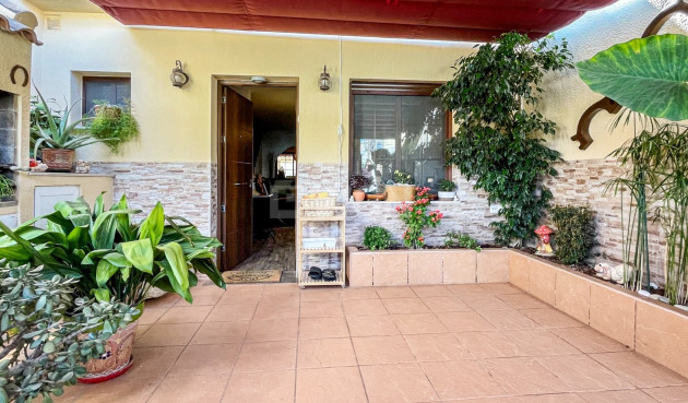 Odsprzedaż - Kamienica - Torrevieja - Costa Blanca