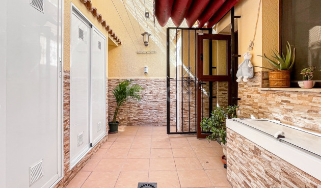 Odsprzedaż - Kamienica - Torrevieja - Costa Blanca