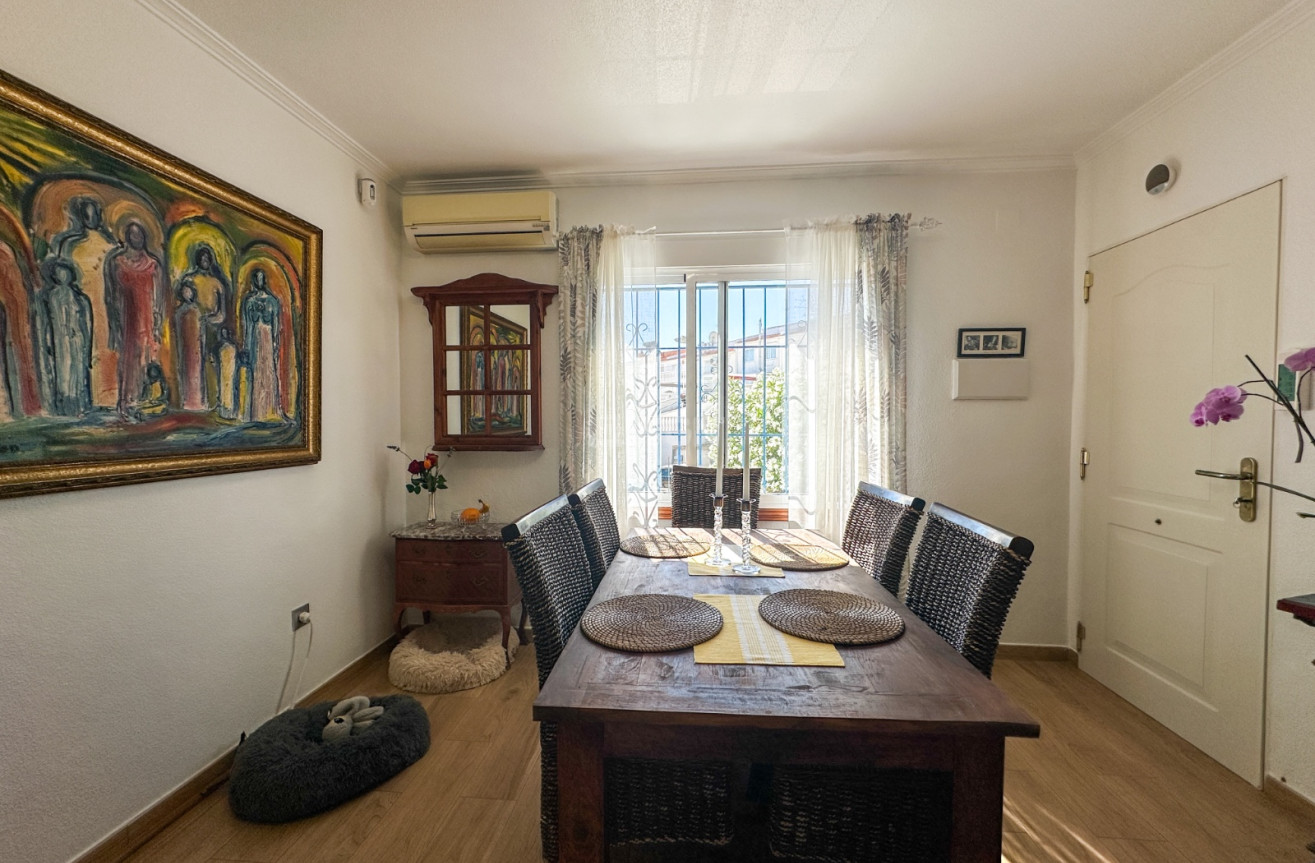 Odsprzedaż - Kamienica - Torrevieja - Costa Blanca