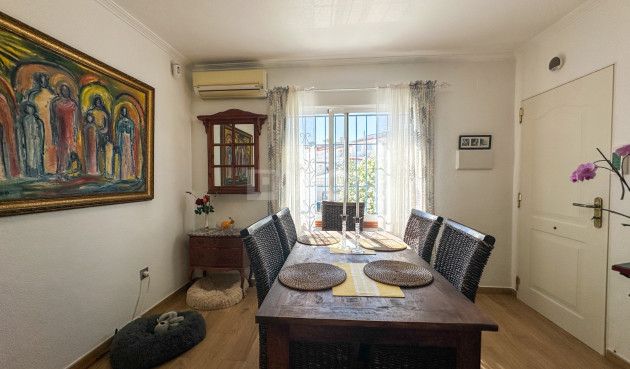 Odsprzedaż - Kamienica - Torrevieja - Costa Blanca
