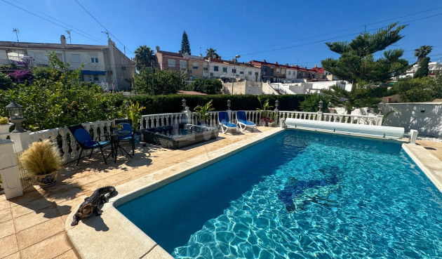 Odsprzedaż - Kamienica - Torrevieja - Costa Blanca