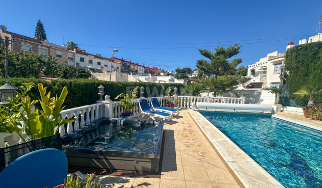Odsprzedaż - Kamienica - Torrevieja - Costa Blanca