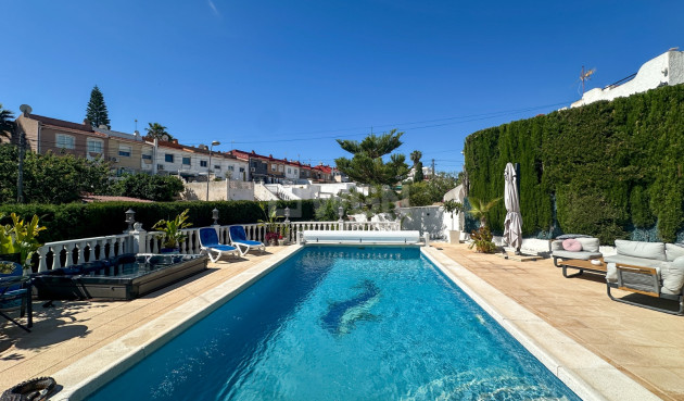 Odsprzedaż - Kamienica - Torrevieja - Costa Blanca