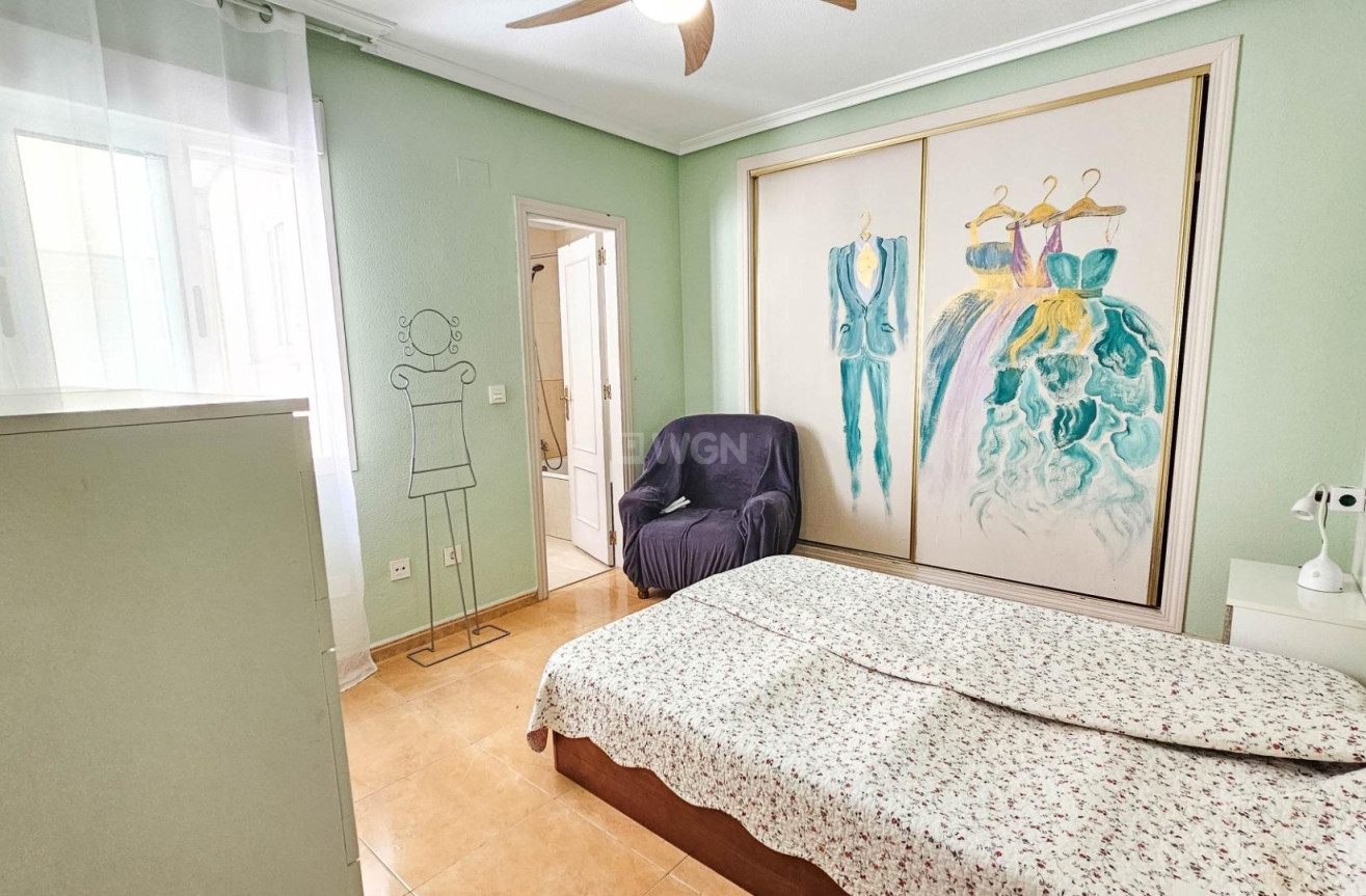 Odsprzedaż - Mieszkanie w bloku - Torrevieja - PARQUE DE LAS NACIONES