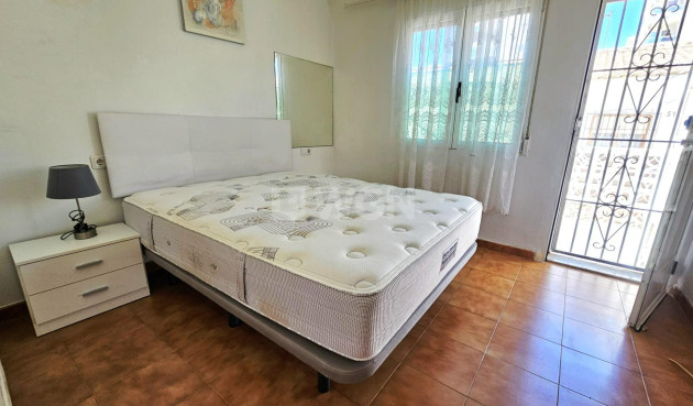 Odsprzedaż - Bungalow - Torrevieja - Nueva Torrevieja