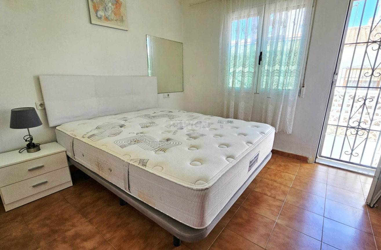 Odsprzedaż - Bungalow - Torrevieja - Nueva Torrevieja