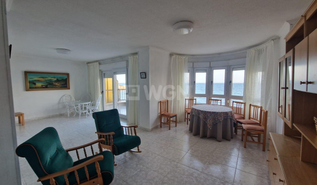 Odsprzedaż - Mieszkanie w bloku - Torrevieja - Playa de los Locos