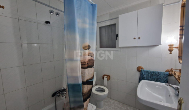 Odsprzedaż - Mieszkanie w bloku - Torrevieja - Playa de los Locos